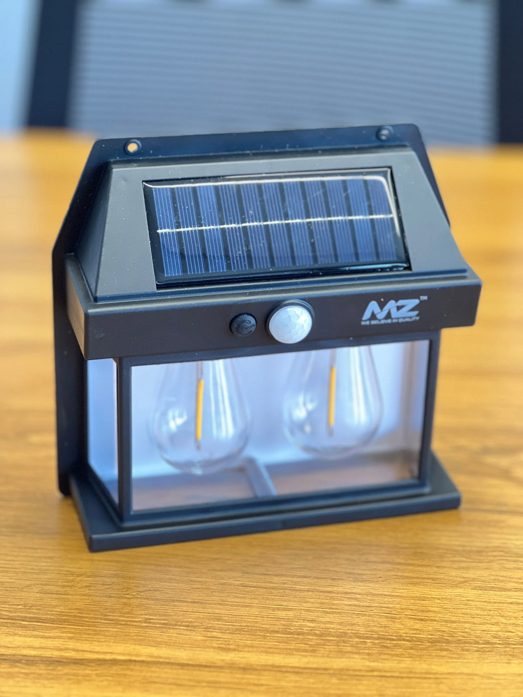 Solar Interaction Wall Lamp M992 – Ultra Bright Dual LED – outdoor LED lamp – in-use lifestyle demonstration